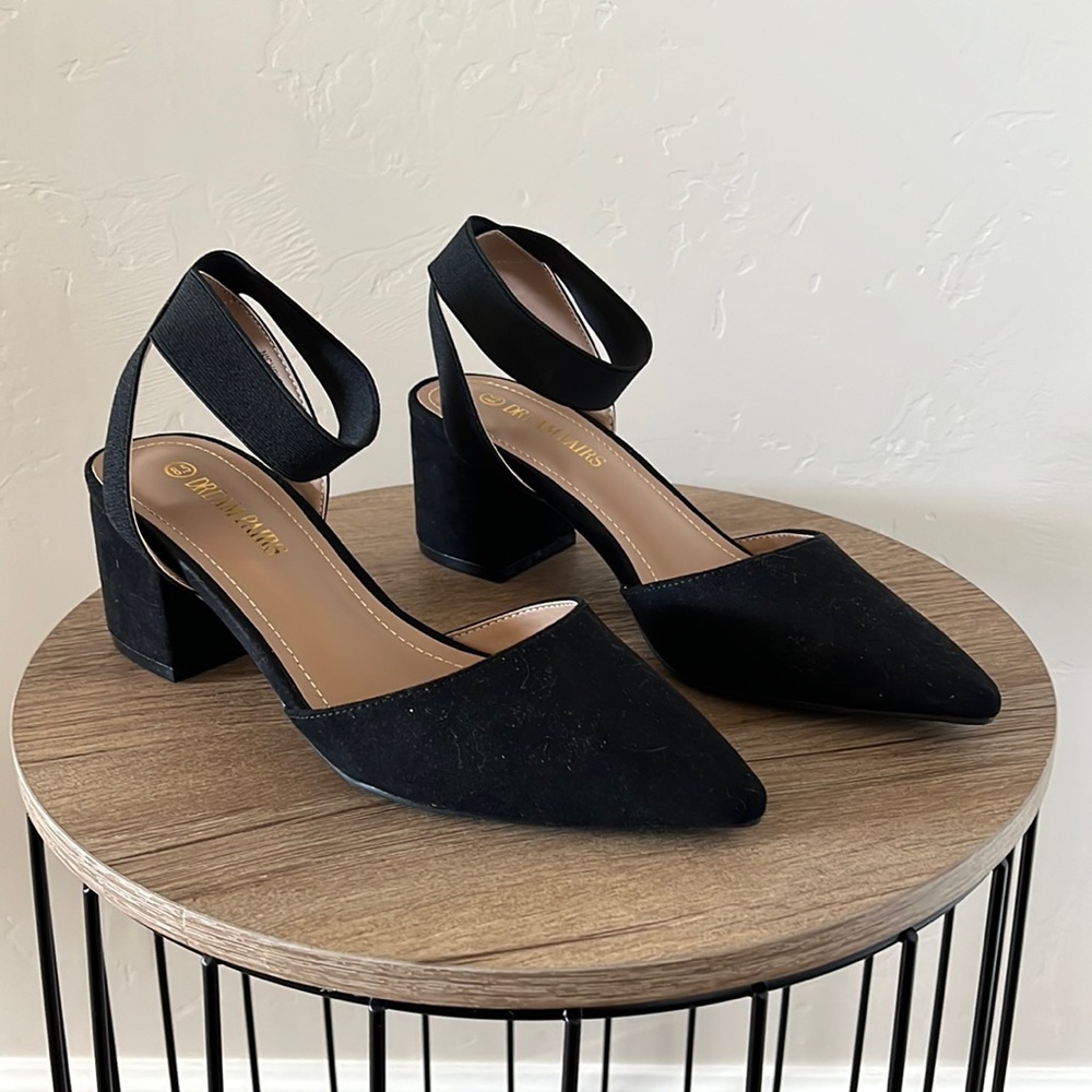*New* Elastic strap heel